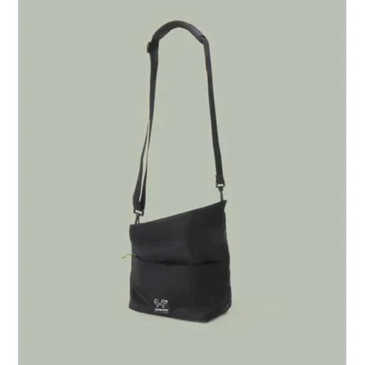 United Pets Urban Pets Sling Bag, Black/Green 2 United Pets Urban Pets Sling Bag, Black/Green - Image 2